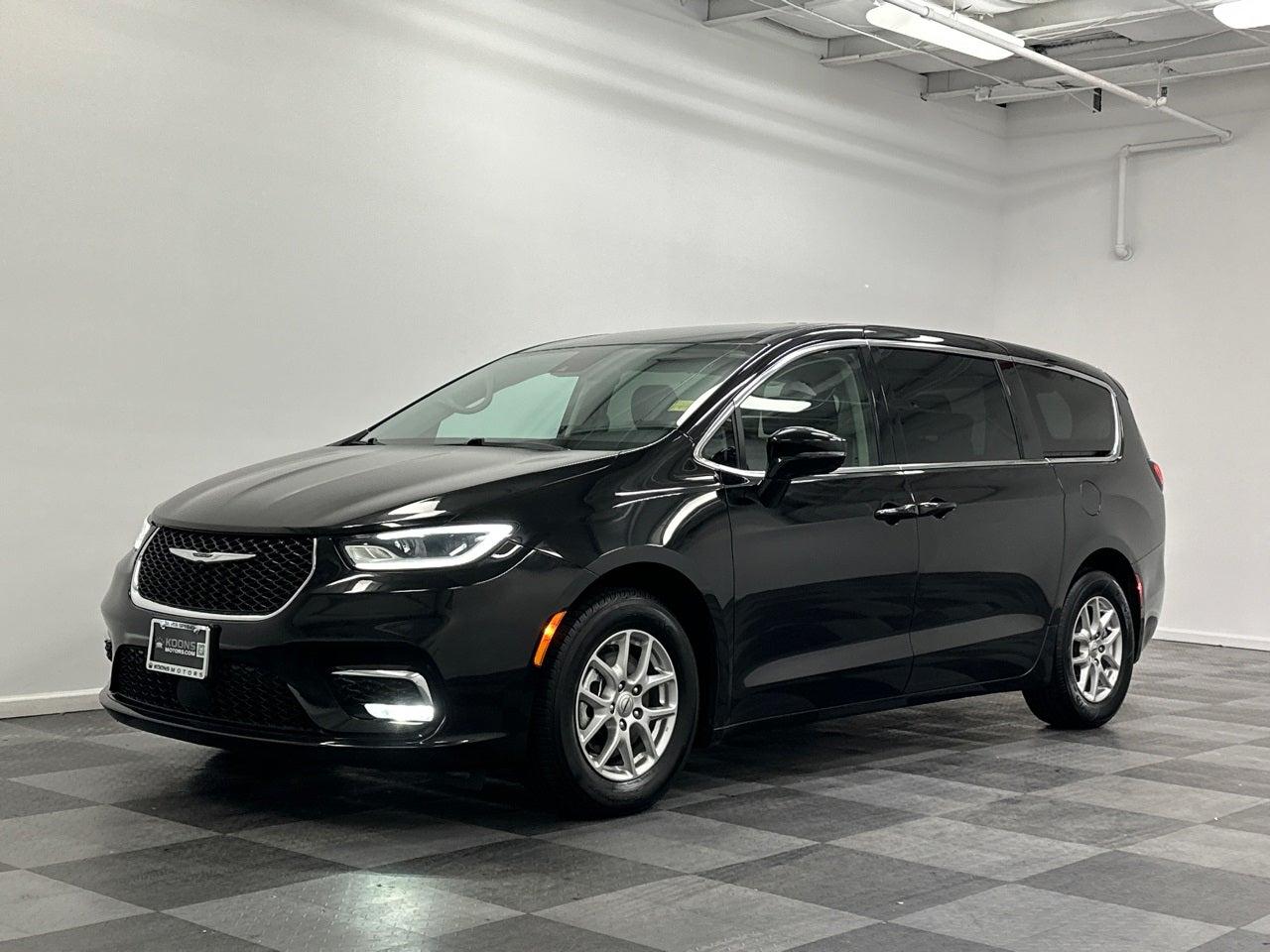 2024 Chrysler Pacifica Photo in Silver Spring, MD 20904