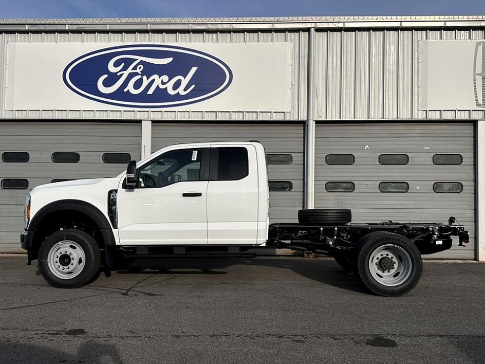 2025 Ford F-450 Photo in Silver Spring, MD 20904