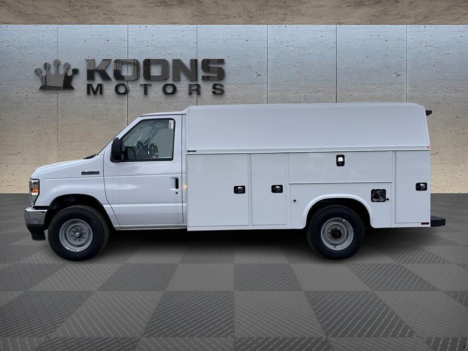 2024 Ford F-350 Super Duty Chassis Cab Photo in Silver Spring, MD 20904